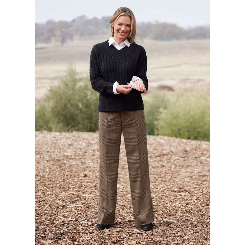 EQL Women's Brittany Cable Knit V-Neck Sweater - Black - Image 6